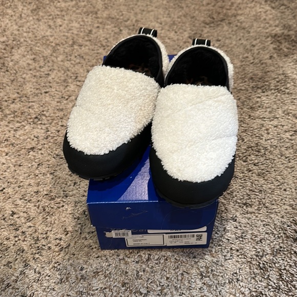 P448 Laby Slippers New In Box Size 38 - Picture 4 of 4